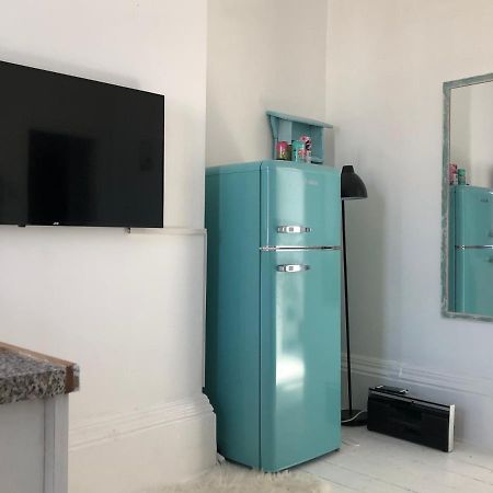 New! Seaside Central Scarborough Apartment Экстерьер фото