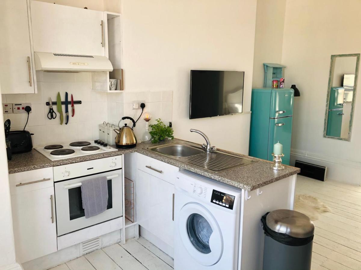 New! Seaside Central Scarborough Apartment Экстерьер фото
