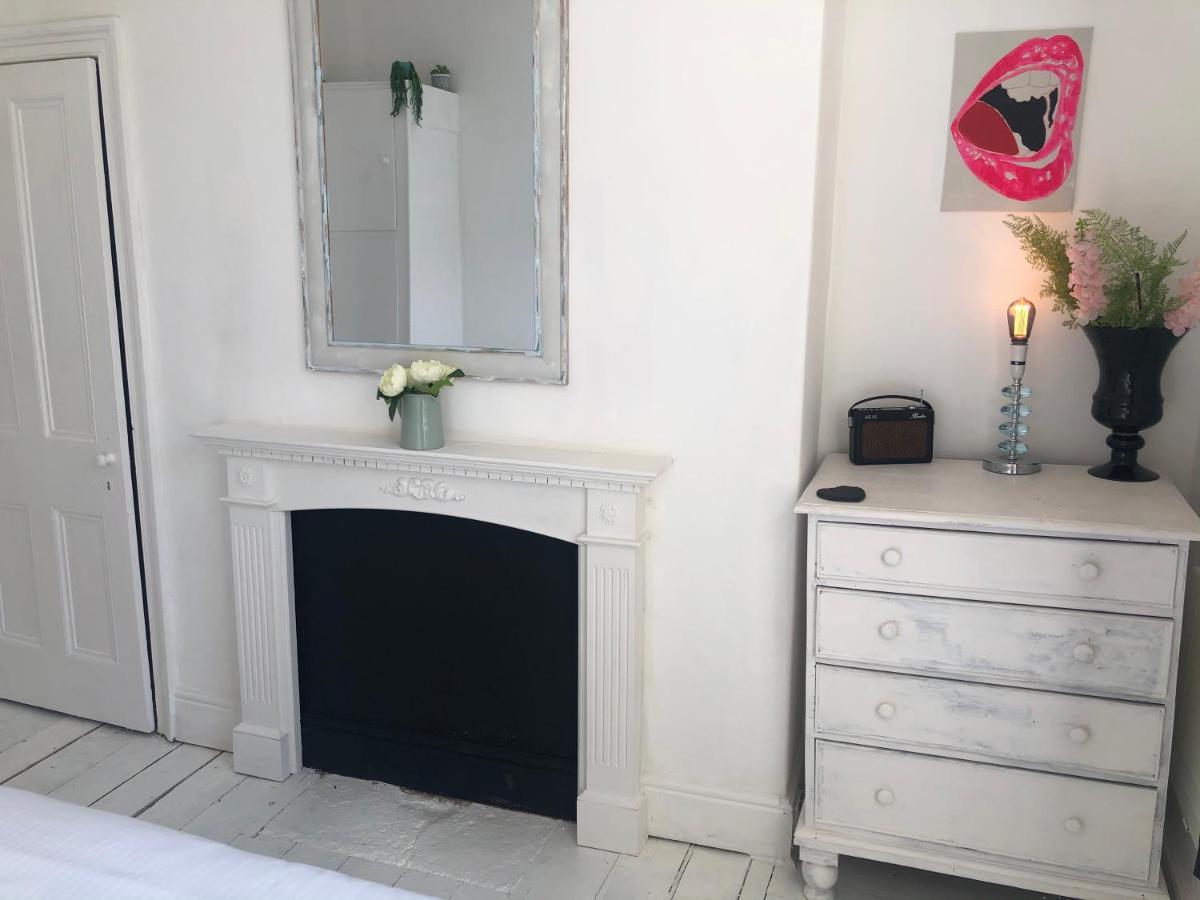 New! Seaside Central Scarborough Apartment Экстерьер фото