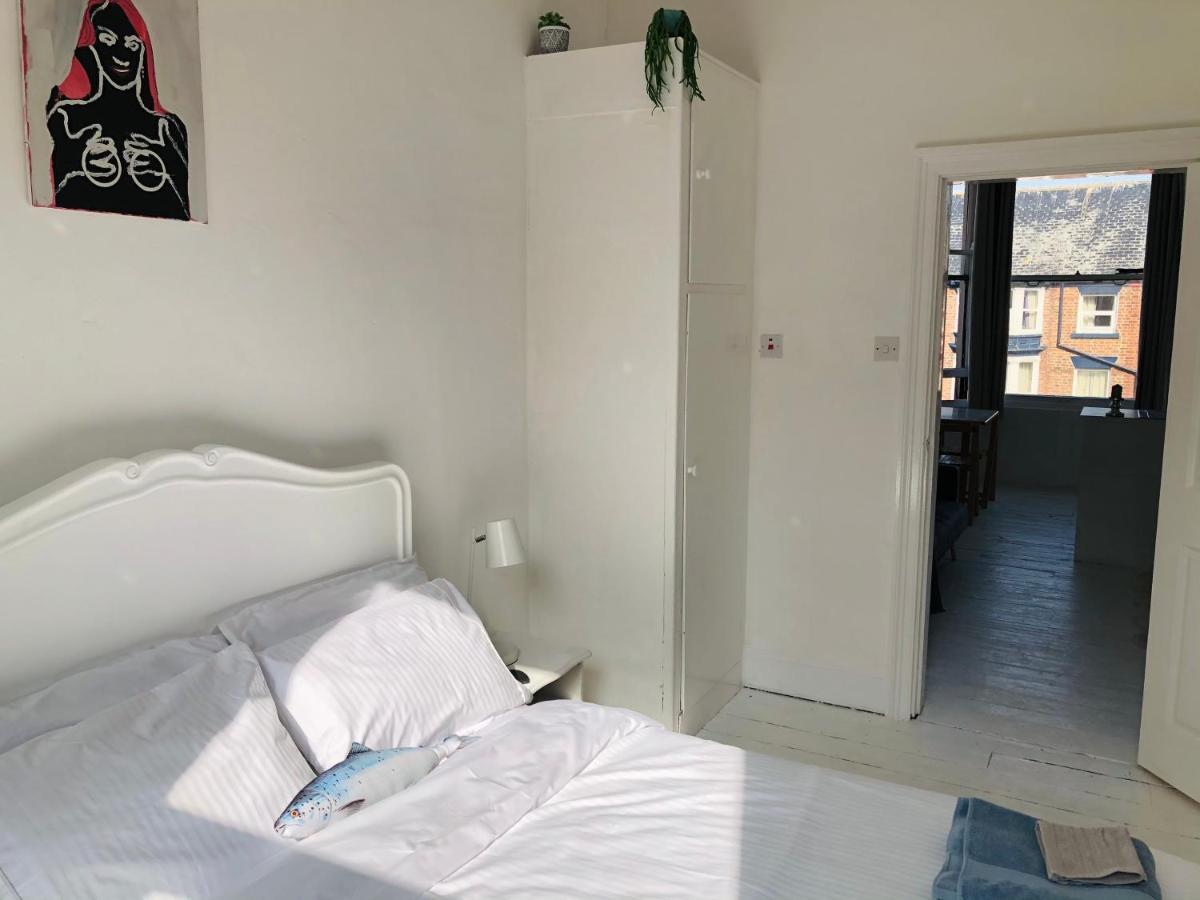 New! Seaside Central Scarborough Apartment Экстерьер фото