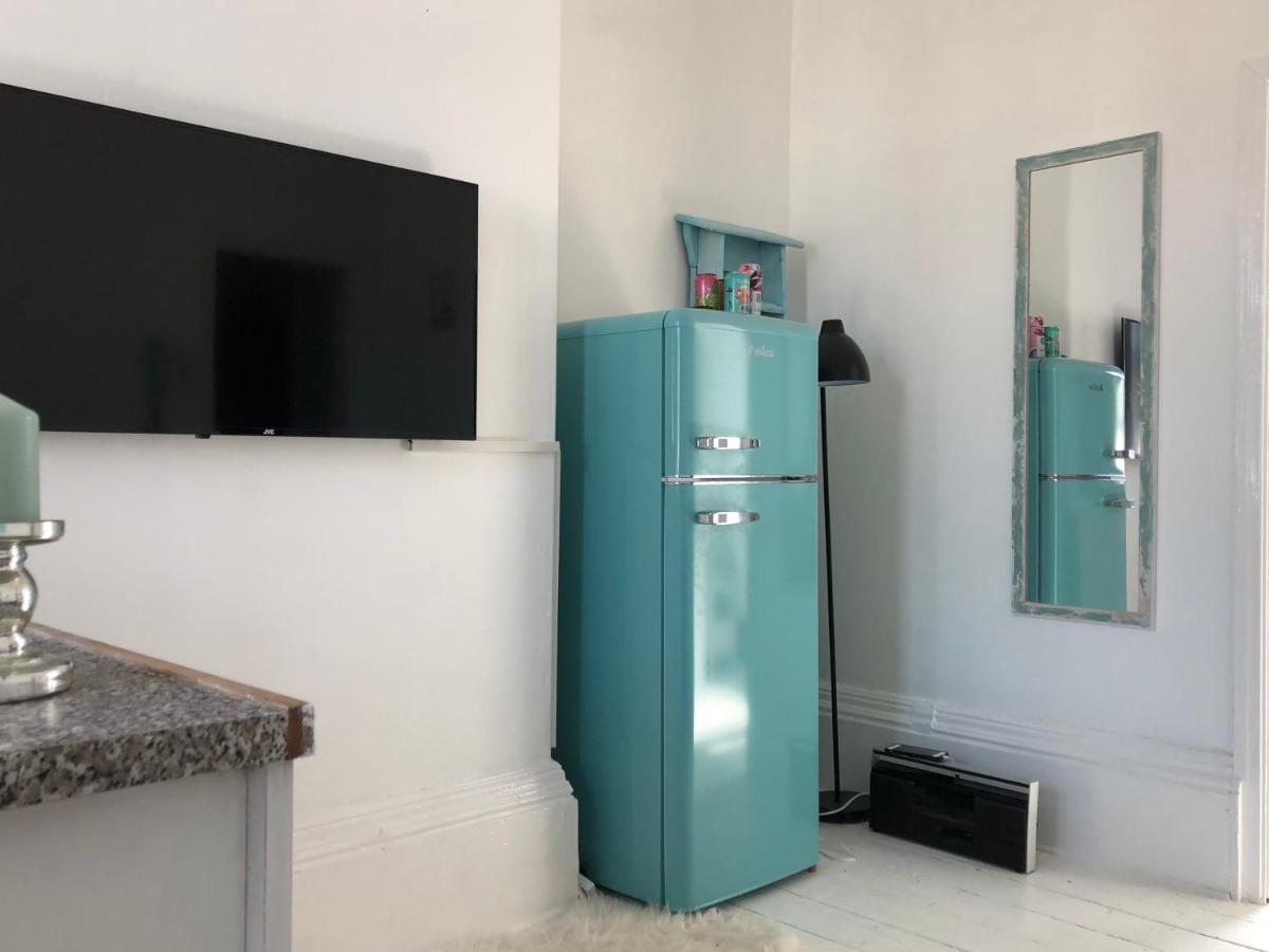 New! Seaside Central Scarborough Apartment Экстерьер фото