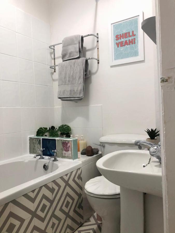 New! Seaside Central Scarborough Apartment Экстерьер фото