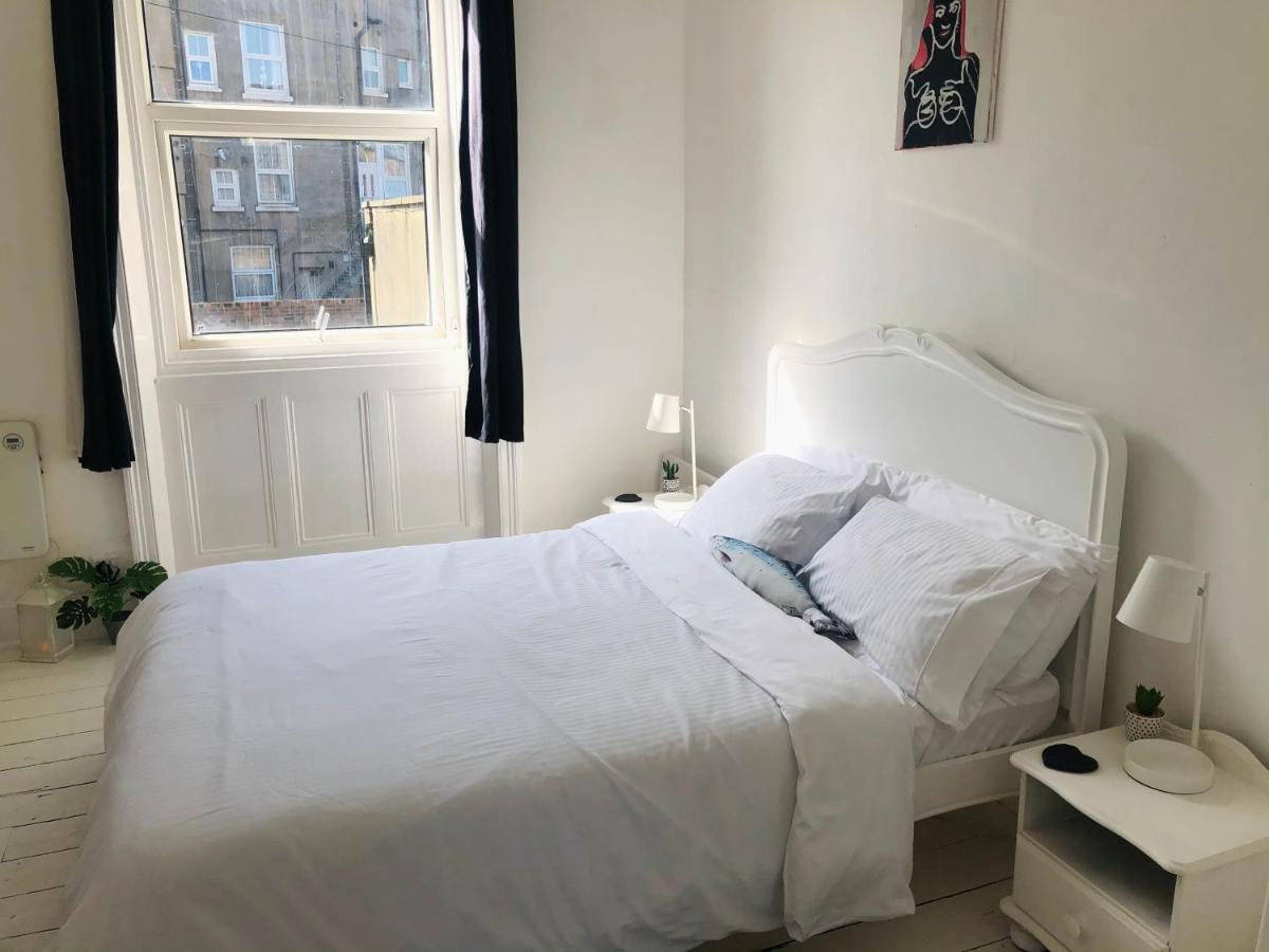 New! Seaside Central Scarborough Apartment Экстерьер фото