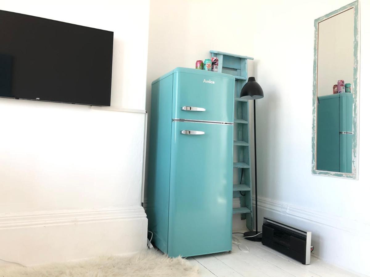New! Seaside Central Scarborough Apartment Экстерьер фото